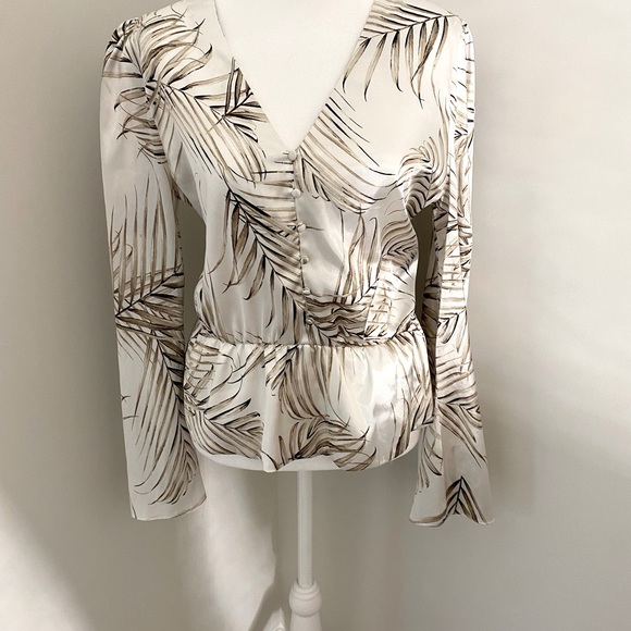 White House Black Market Dress Shirt Size M - Picture 4 of 4